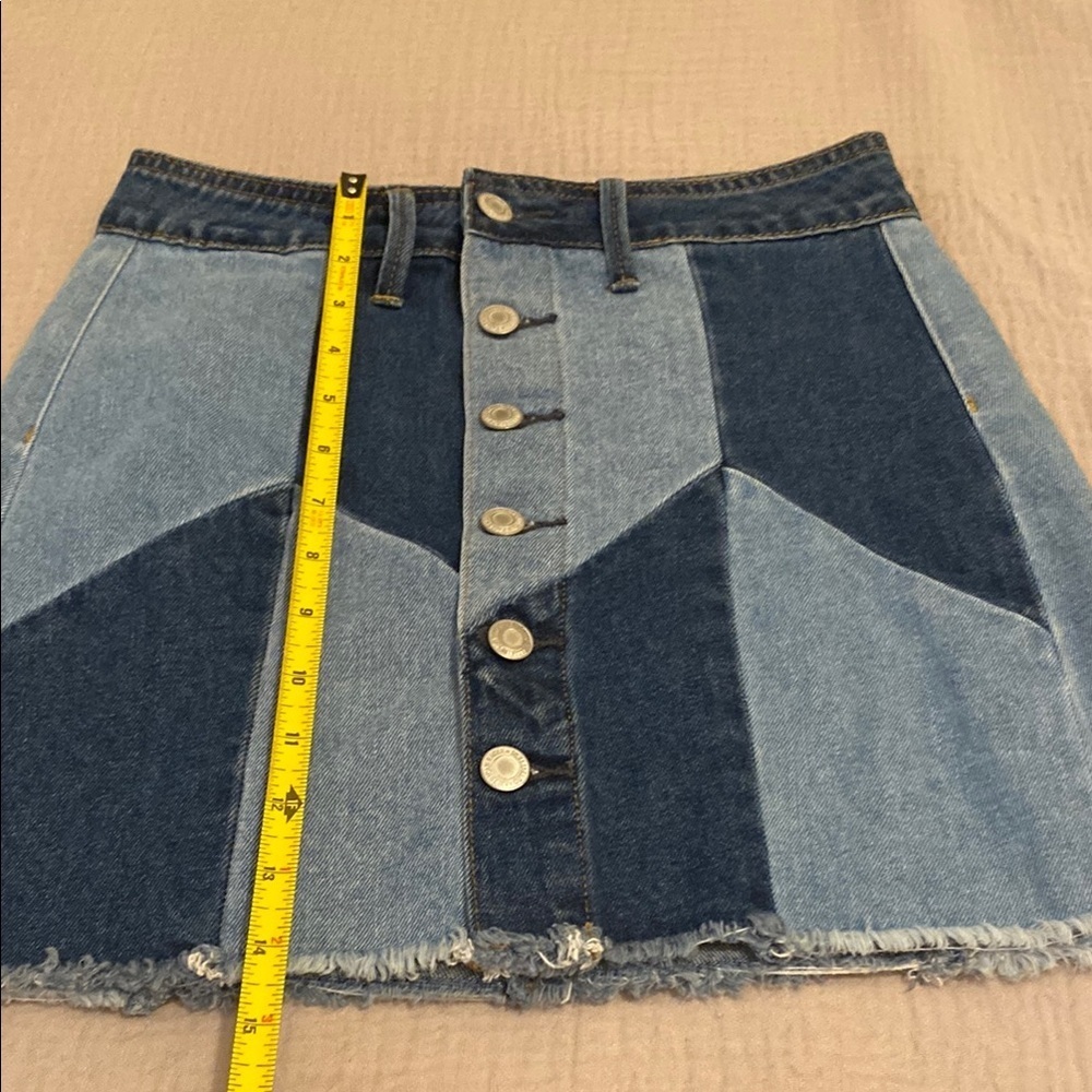 American Eagle Denim Patchwork Skirt. Size 00 - Picture 6 of 7